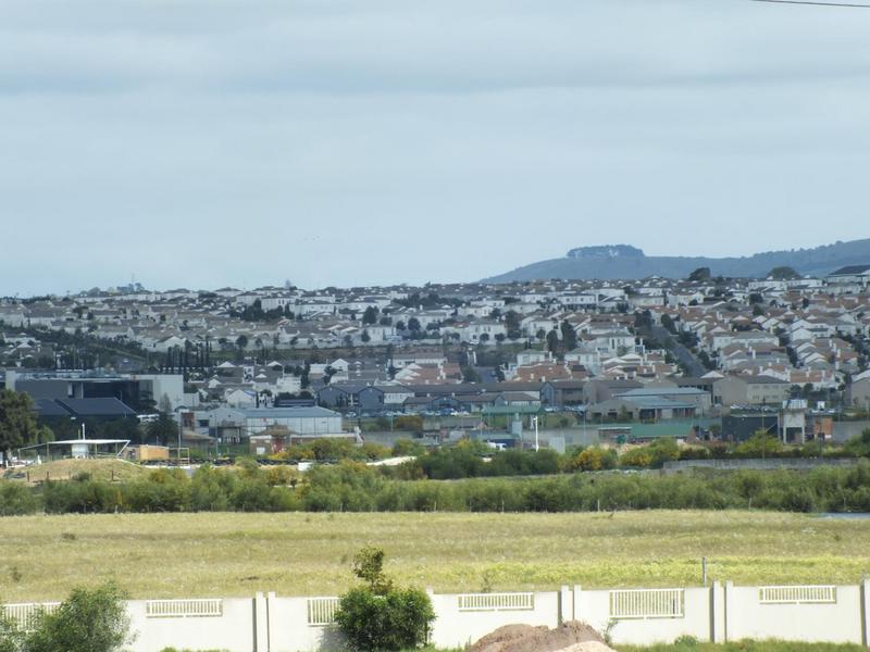 To Let 2 Bedroom Property for Rent in Buhrein Western Cape